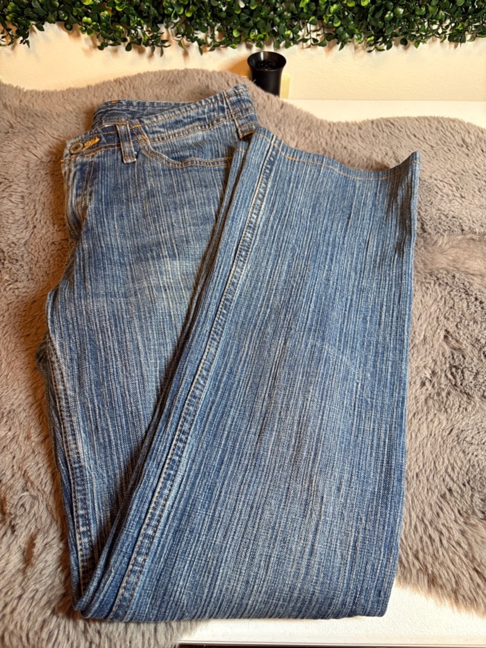 Brandy Melville Vintage-Inspired Straight Leg Jeans Size Small